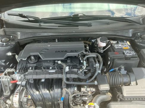 Used 2022 Hyundai Elantra SEL w/ Convenience Package FWD image 25