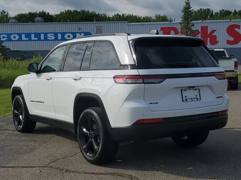 Used 2025 Jeep Grand Cherokee Limited w/ Black Appearance Package AWD/4WD image 4