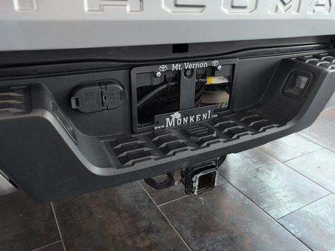 Used 2022 Toyota Tacoma SR5 w/ Technology Package RWD image 7