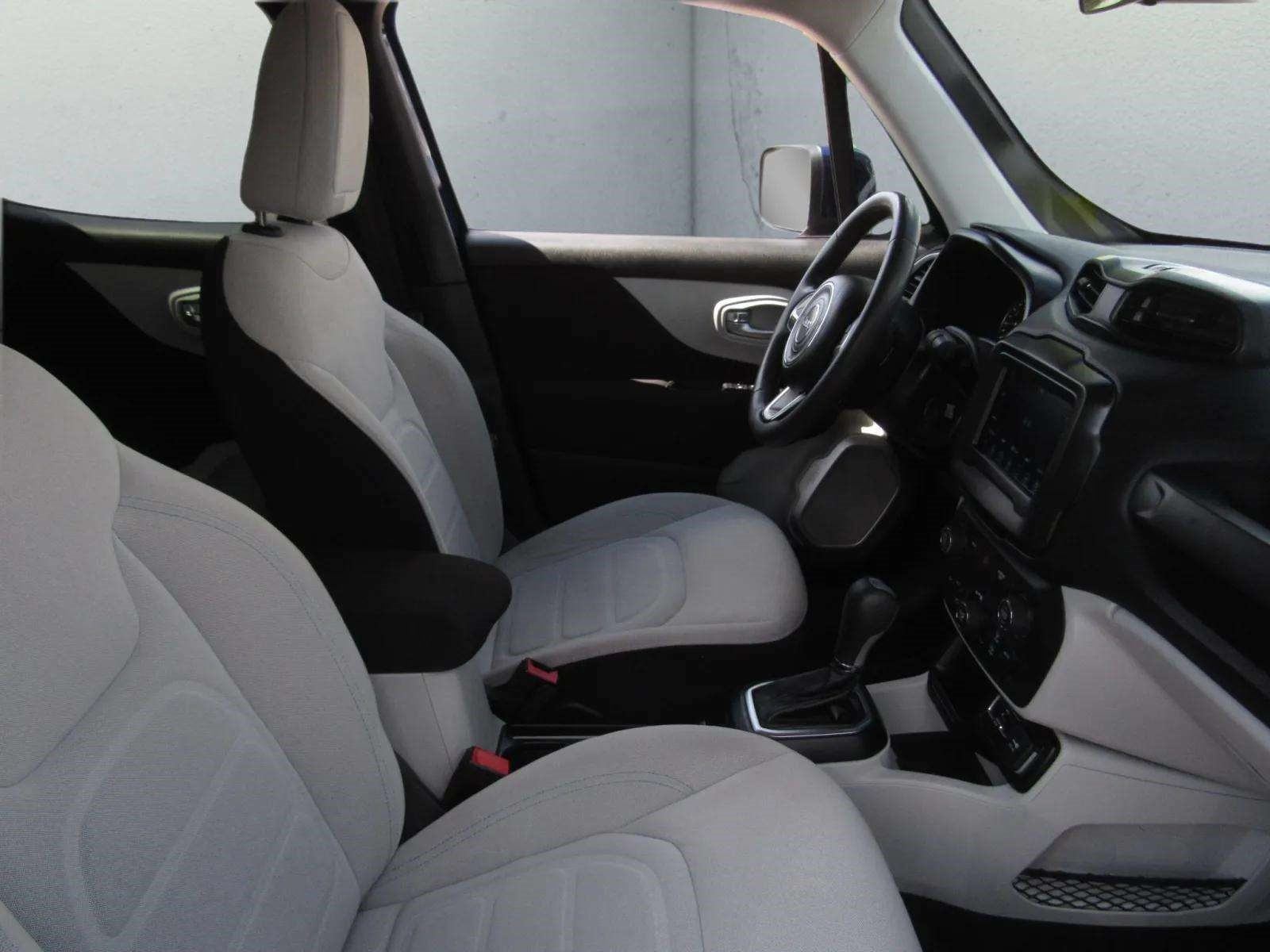 Used 2020 Jeep Renegade Latitude FWD image 8