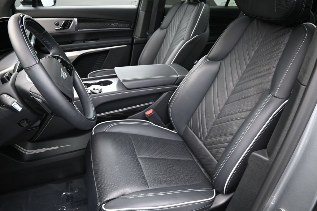 Used 2026 Cadillac Vistiq Platinum w/ LPO, Floor Liner Package AWD/4WD image 11