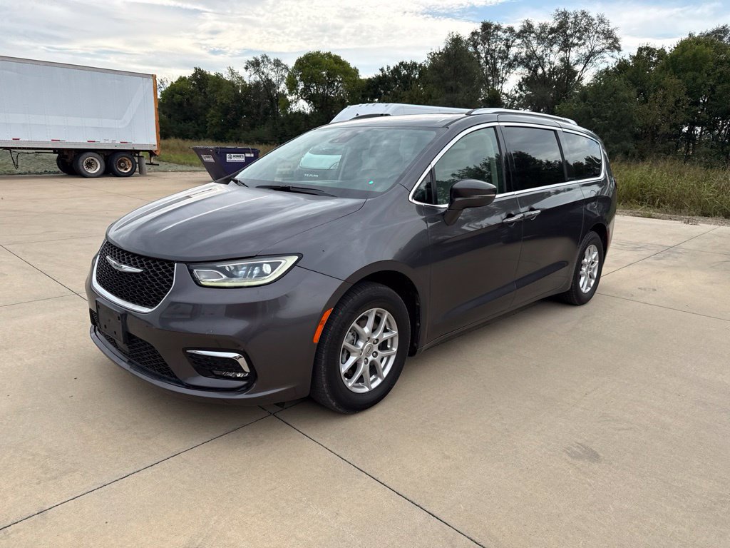 Used 2021 Chrysler Pacifica Touring-L FWD image 31