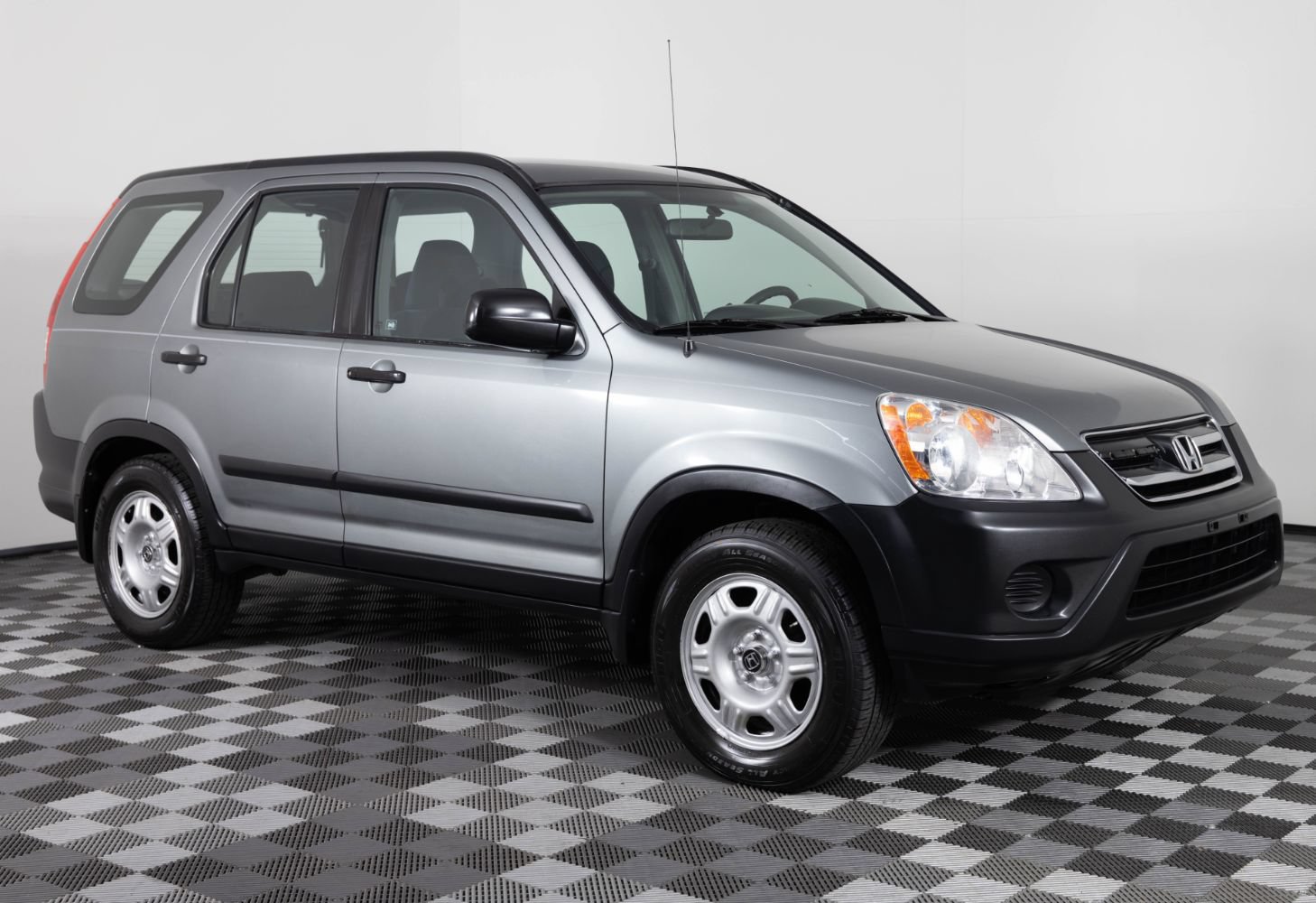 Used 2005 Honda CR-V LX image 10
