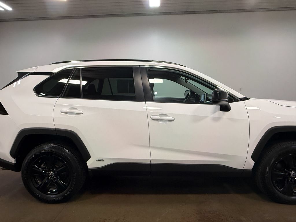 Used 2023 Toyota RAV4 LE AWD/4WD image 32