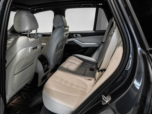 Used 2022 BMW X5 xDrive40i w/ M Sport Package AWD/4WD image 36