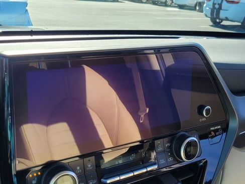 Certified 2024 Toyota Highlander XLE image 21