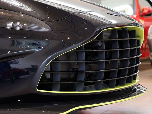 Used 2023 Aston Martin V12 Vantage RWD image 11