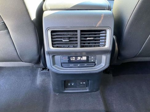 Used 2024 Volkswagen Atlas SE image 11