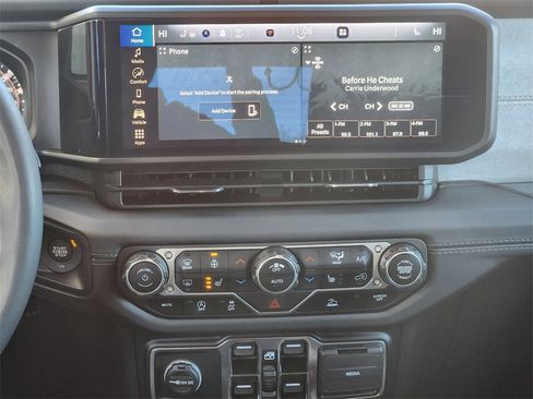 Used 2024 Jeep Wrangler Sahara image 18