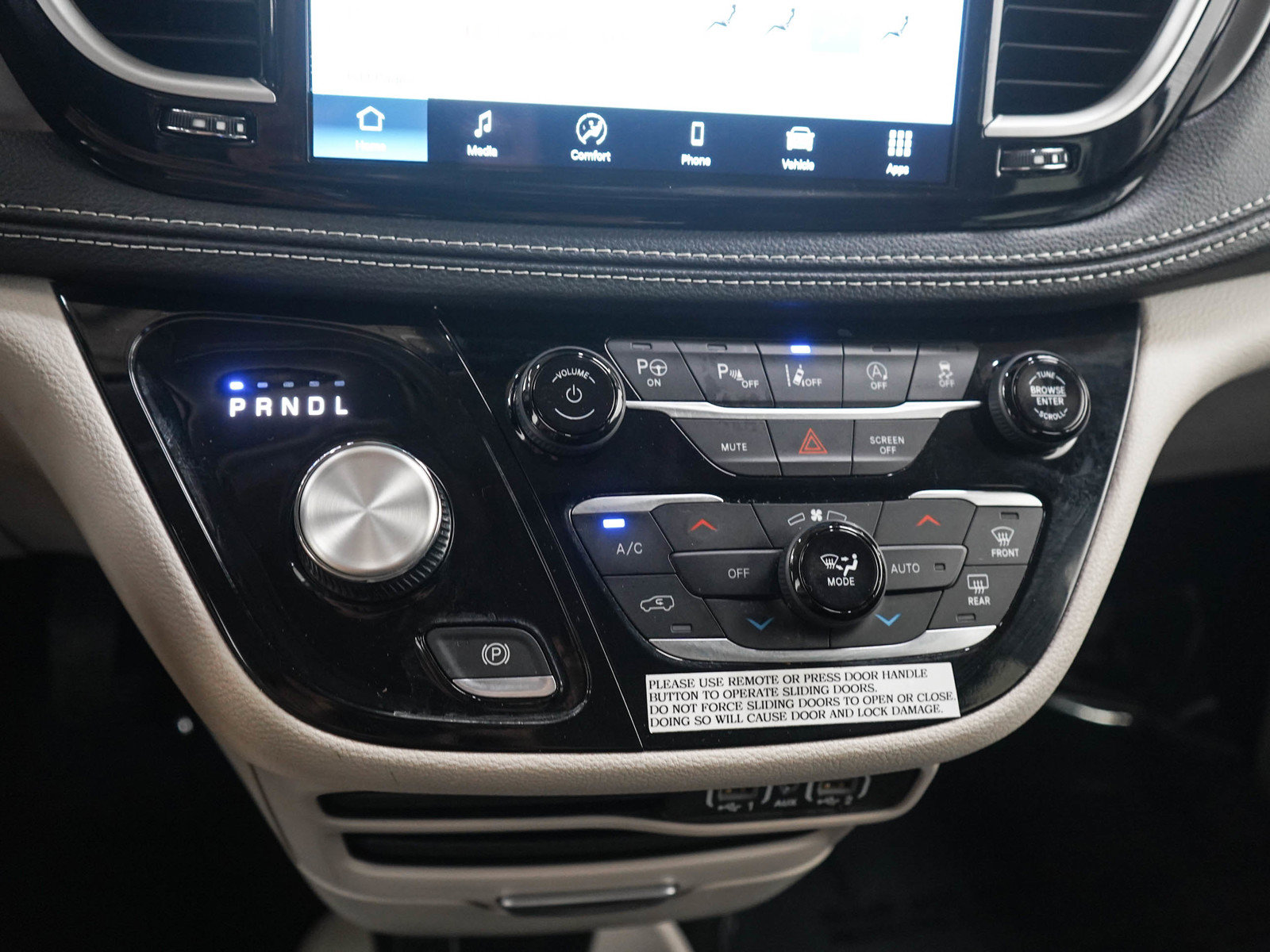 Used 2024 Chrysler Pacifica Touring-L AWD/4WD image 26