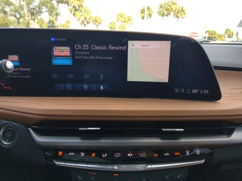 Certified 2025 Cadillac XT4 Premium Luxury w/ Technology Package image 24