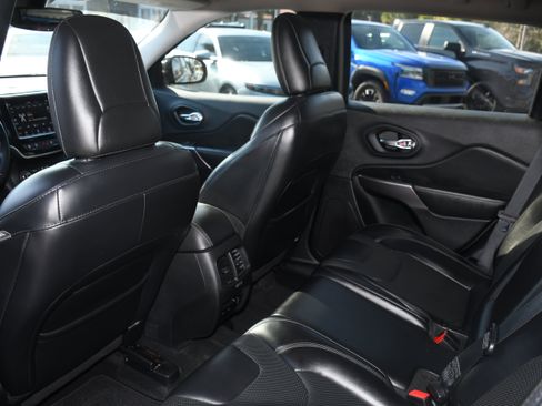 Used 2019 Jeep Cherokee Limited w/ Technology Group image 15