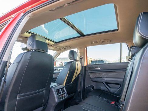 Used 2021 Volkswagen Atlas SE w/ Panoramic Sunroof Package image 34