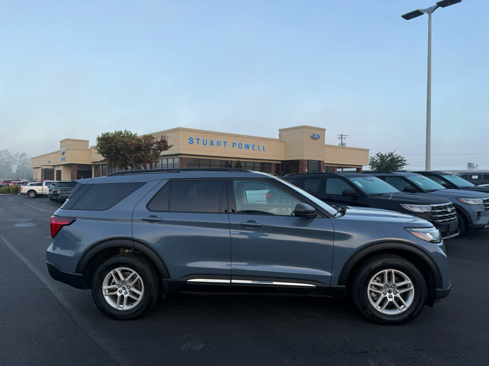 Used 2025 Ford Explorer Active AWD/4WD image 20