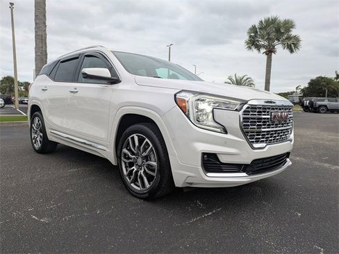 Used 2022 GMC Terrain Denali w/ Denali Premium Package image 2