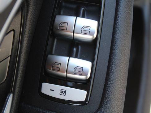 Used 2020 Mercedes-Benz GLC 350e 4MATIC image 22