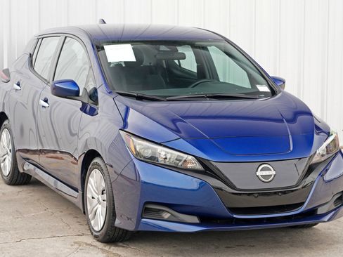 Used 2025 Nissan Leaf S image 46