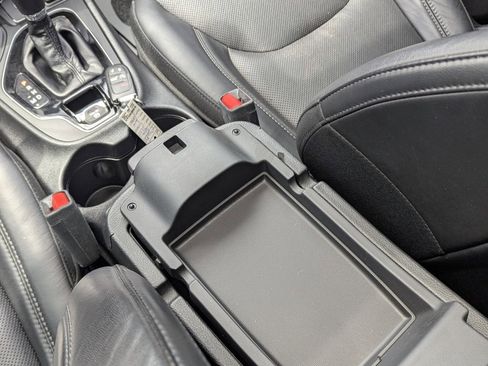 Used 2019 Jeep Cherokee Limited image 46