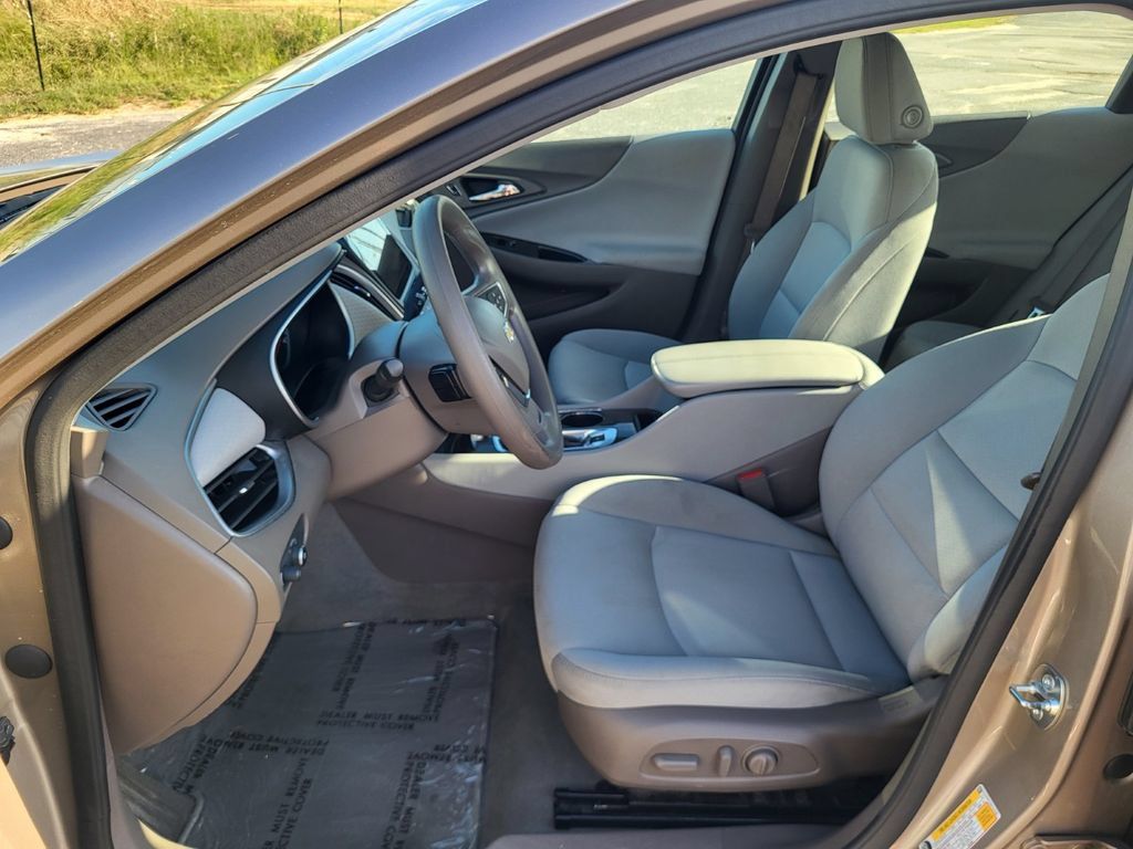 Used 2025 Chevrolet Malibu LT FWD image 9