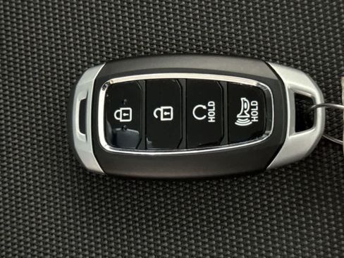 Used 2024 Hyundai Venue Limited FWD image 28
