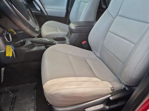 Used 2017 Toyota RAV4 XLE FWD image 16