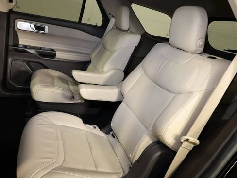 Used 2020 Ford Explorer Platinum w/ Premium Technology Package image 11