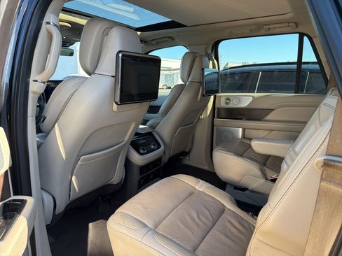Used 2018 Lincoln Navigator L Reserve w/ Technology Package image 9