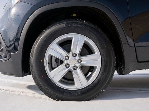 Certified 2021 Chevrolet Trax LT w/ Driver Confidence Package image 11