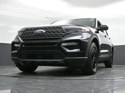 Used 2023 Ford Explorer XLT w/ Equipment Group 202A AWD/4WD image 44