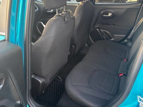 Used 2019 Jeep Renegade Latitude w/ Cold Weather Group image 17