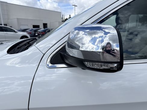 Used 2014 Jeep Grand Cherokee Overland w/ Advanced Technology Group image 11