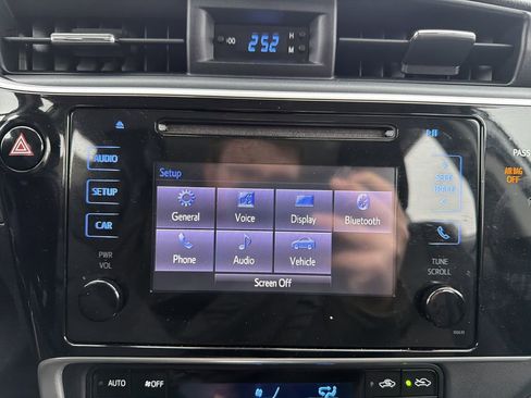 Used 2017 Toyota Corolla SE image 26