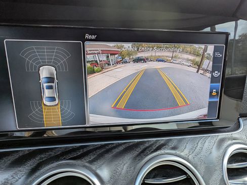 Used 2017 Mercedes-Benz E 300 4MATIC image 18