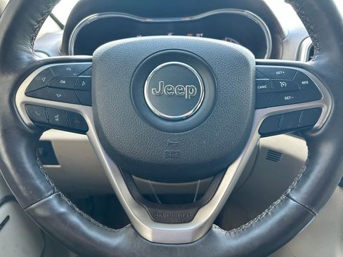 Used 2018 Jeep Grand Cherokee Overland AWD/4WD image 22