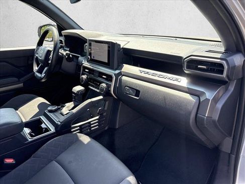 Certified 2025 Toyota Tacoma SR5 AWD/4WD image 27