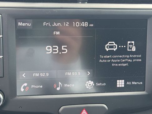 Used 2025 Kia Soul LX w/ LX Technology Package FWD image 17