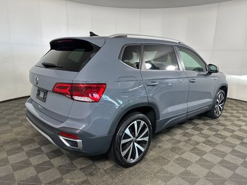 Used 2024 Volkswagen Taos SE image 3