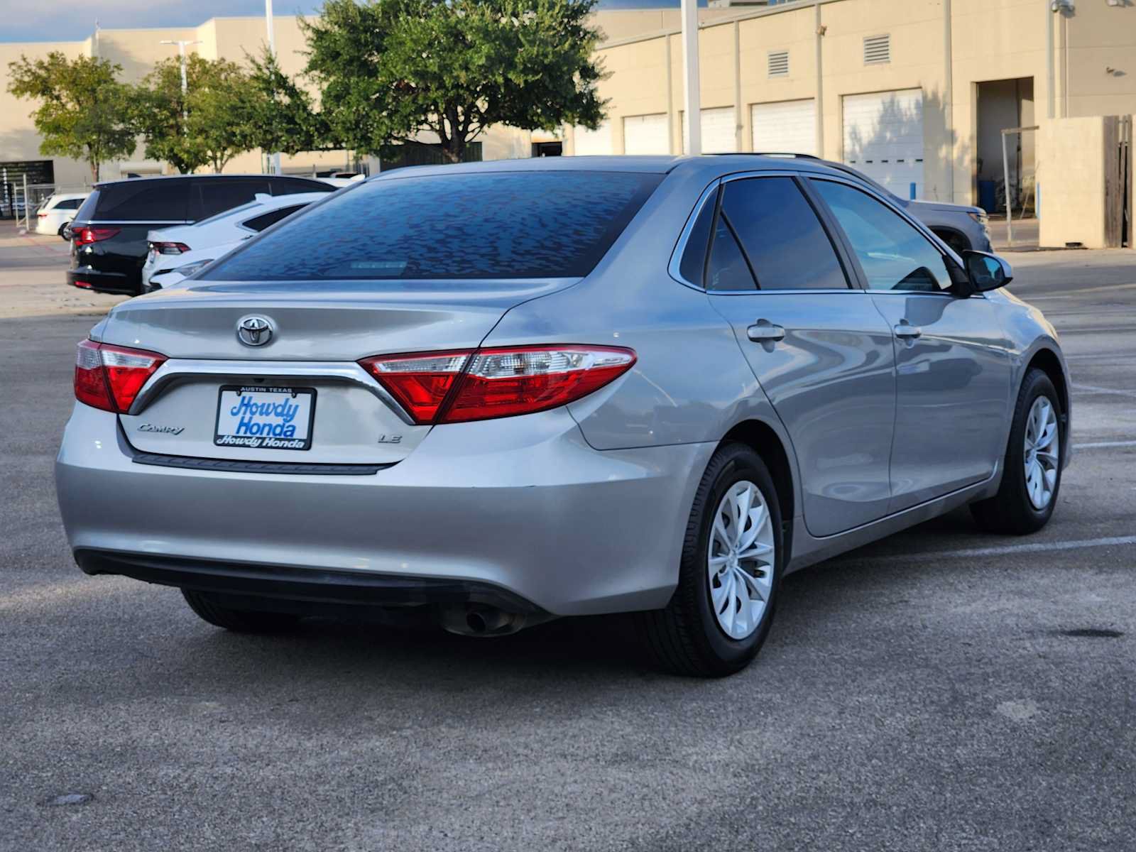 Used 2016 Toyota Camry LE FWD image 6
