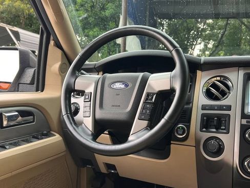 Used 2017 Ford Expedition Limited w/ Equipment Group 301A AWD/4WD image 17