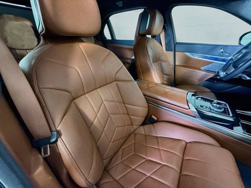 Certified 2023 BMW i7 xDrive60 w/ Executive Package 2 AWD/4WD image 30