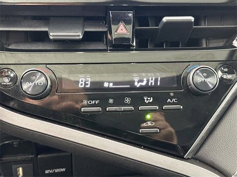 Used 2023 Toyota Camry SE image 14