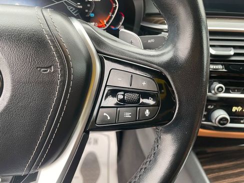 Used 2021 BMW 530i xDrive w/ Premium Package image 17