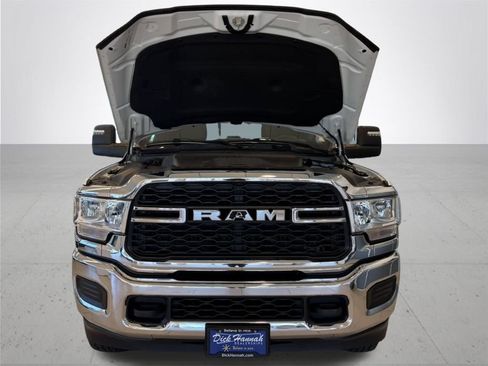 Used 2024 RAM 2500 Tradesman w/ Chrome Appearance Group AWD/4WD image 4