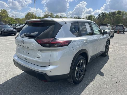 Used 2025 Nissan Rogue SV image 5