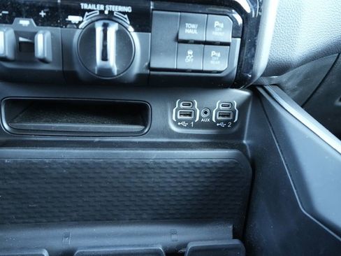 Used 2023 RAM 1500 Big Horn image 32