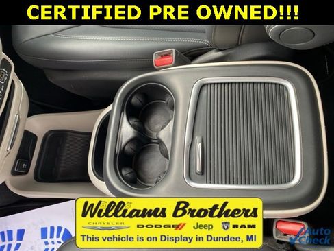 Certified 2024 Chrysler Pacifica Touring-L image 19