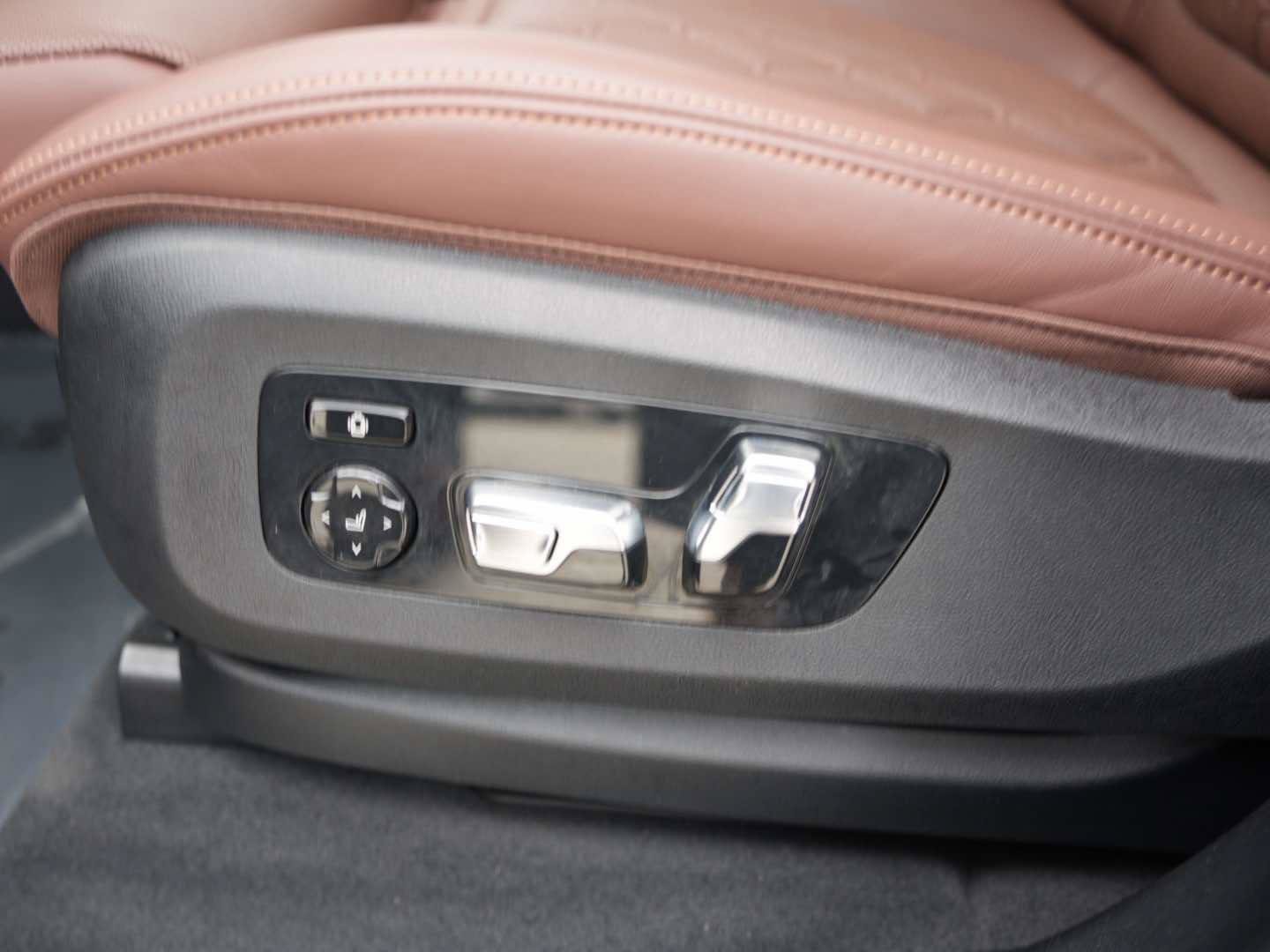 Used 2026 BMW X7 xDrive40i AWD/4WD image 18