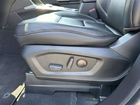 Used 2022 Ford Explorer XLT w/ Equipment Group 202A AWD/4WD image 11