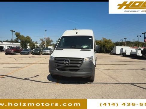 Used 2025 Mercedes-Benz Sprinter 2500 image 3
