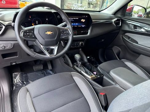 Used 2025 Chevrolet TrailBlazer LT w/ LPO, Blackout Package FWD image 19